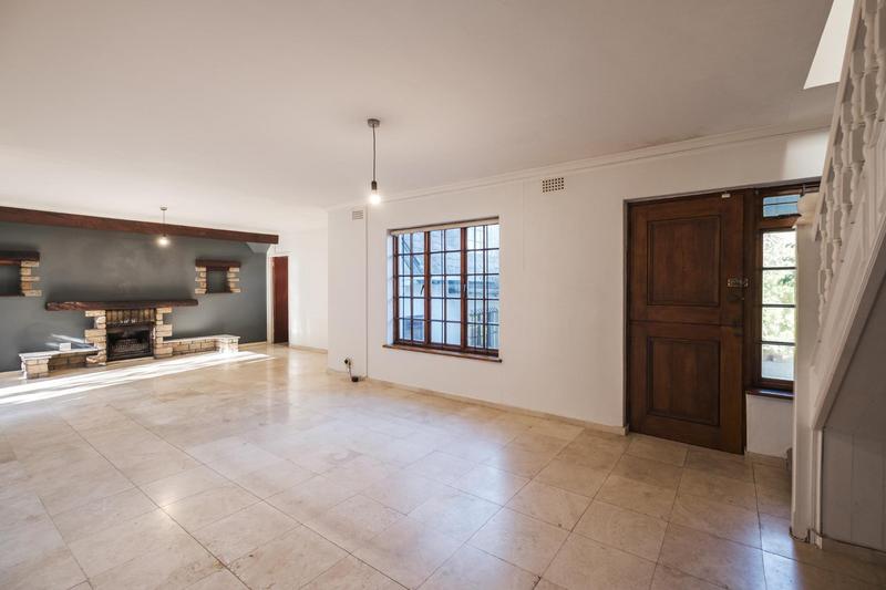 4 Bedroom Property for Sale in Clovelly Western Cape